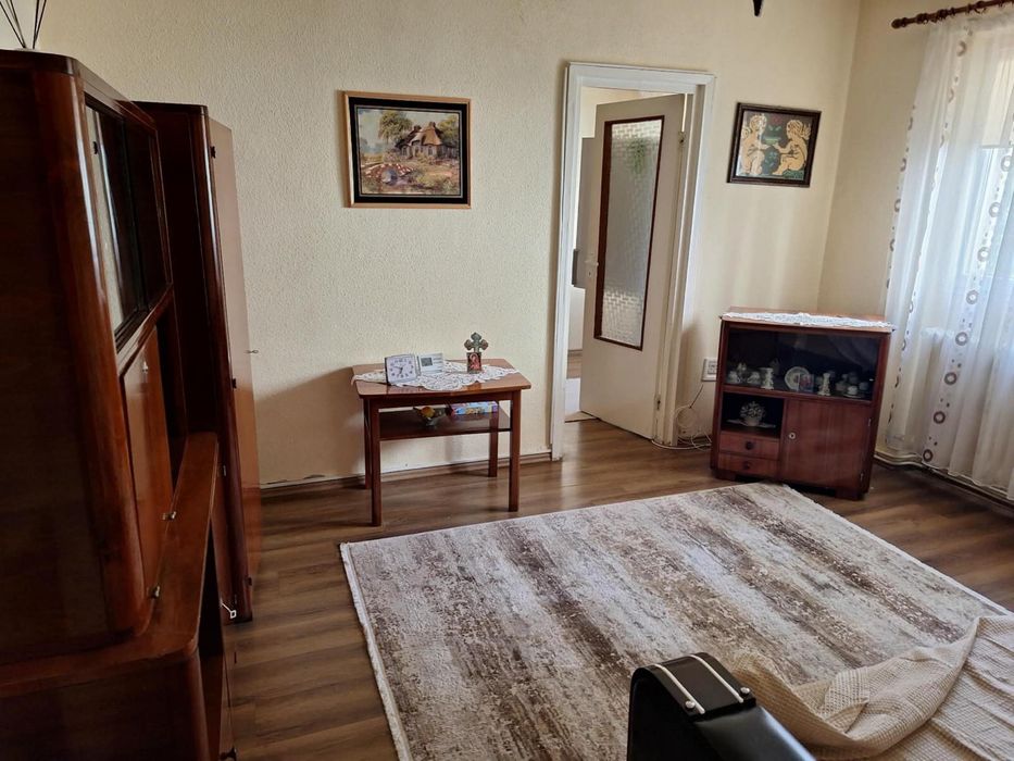 Vand apartament 2 camere etajul 1