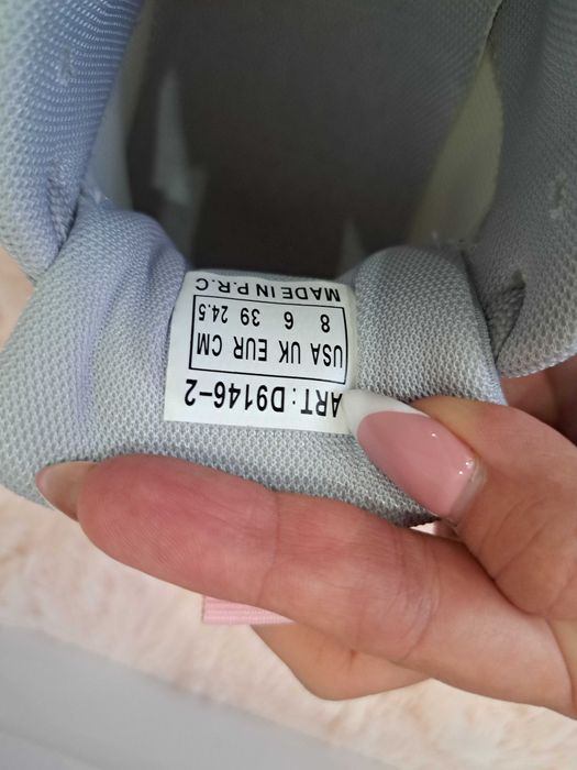 Пордава дамски маратонки,39 номер!