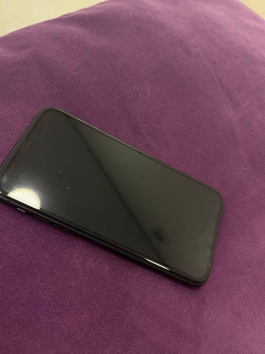 Продам Айфон 11.