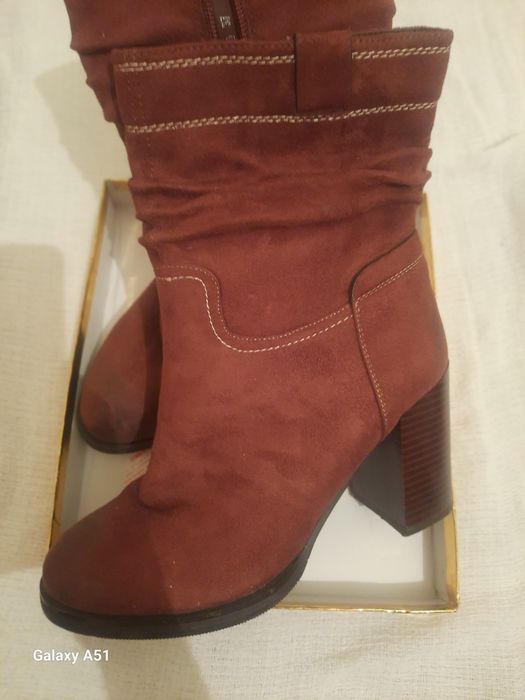 Аяқкиімдер сатылады...