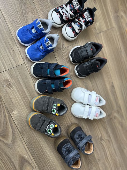 Adidasi baiat marimea 22