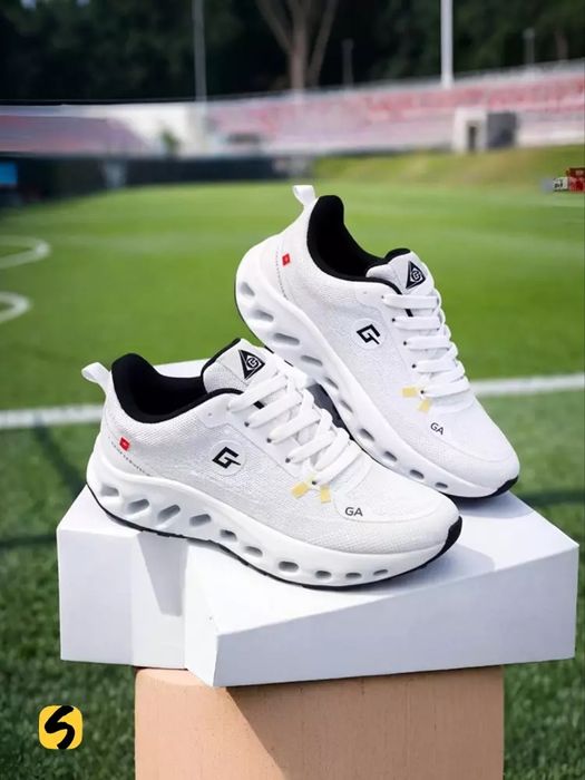 Erkaklar uchun yengil va qulay sport kirasopkasi