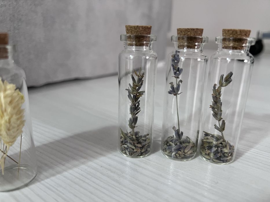 Fiole cu lavanda marturii