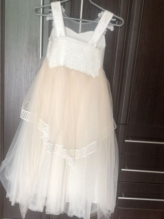 Продам платье на 6-7 лет