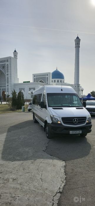 Микроавтобус Мерседес бенс  19 уринли   2017 йилги   130 минг юргани