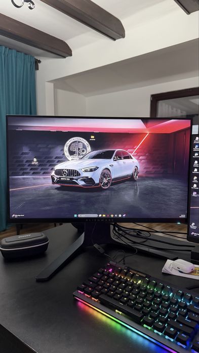 Monitor gaming Asus Rog si Alienware