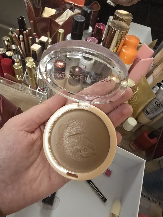 40лв Кутия пълна с продукти Nyx Revolution Catrice The balm