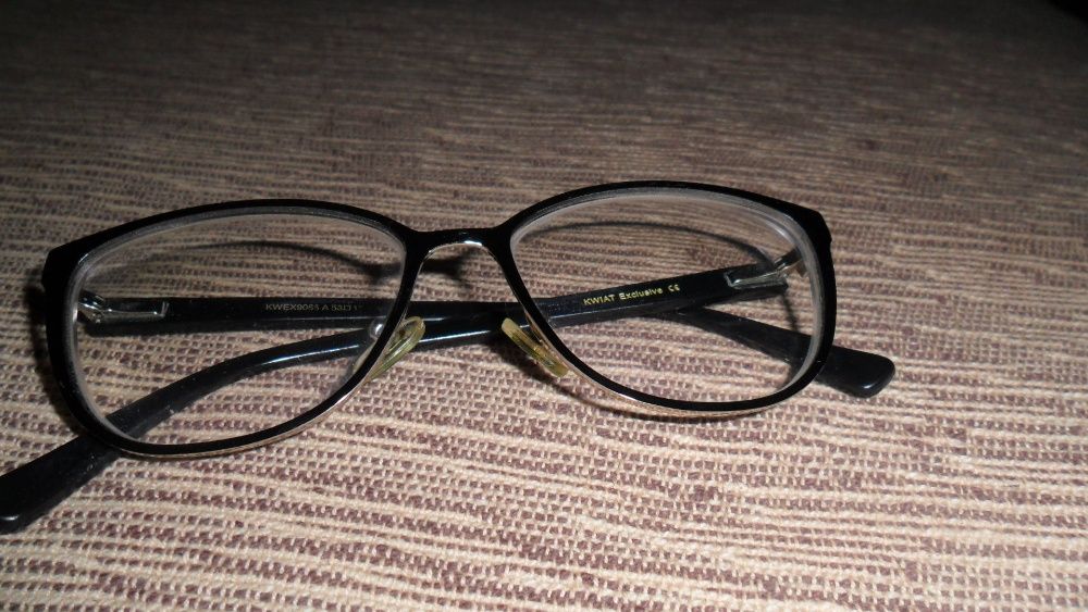 продавам дамска рамка за очила