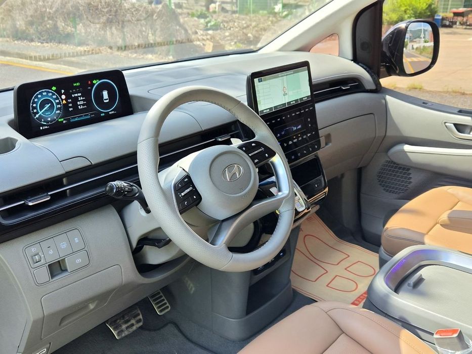 Hyundai Staria 1.6 Turbo Hybrid Lounge