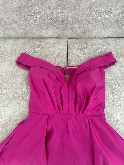 Официална дамска рокля в страхотен цвят