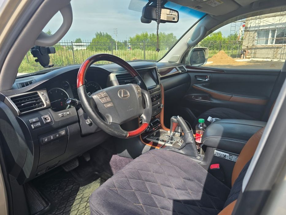 Lexus LX 570 в отличном состоянии