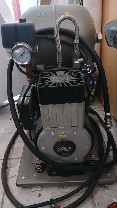 Продаётся компрессор стоматологический