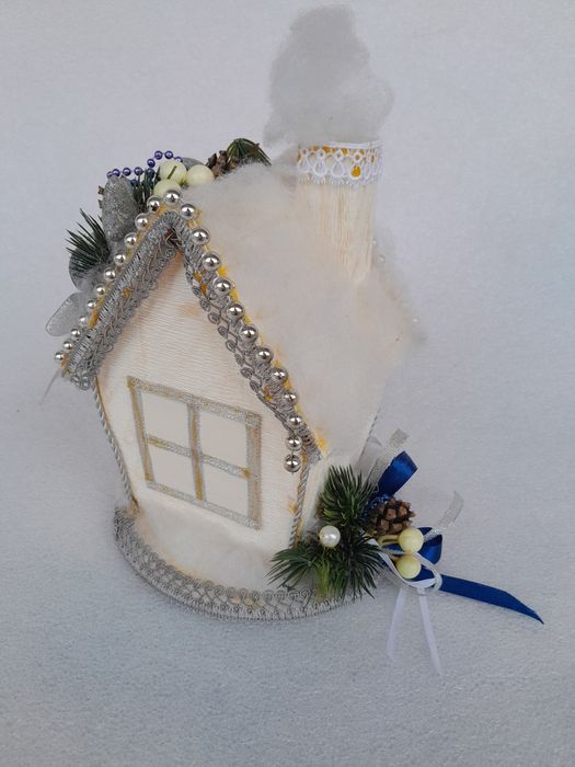 Коледна украса - елха, лампи, свещници