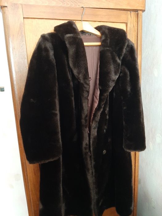 Продам шубы и пуховик