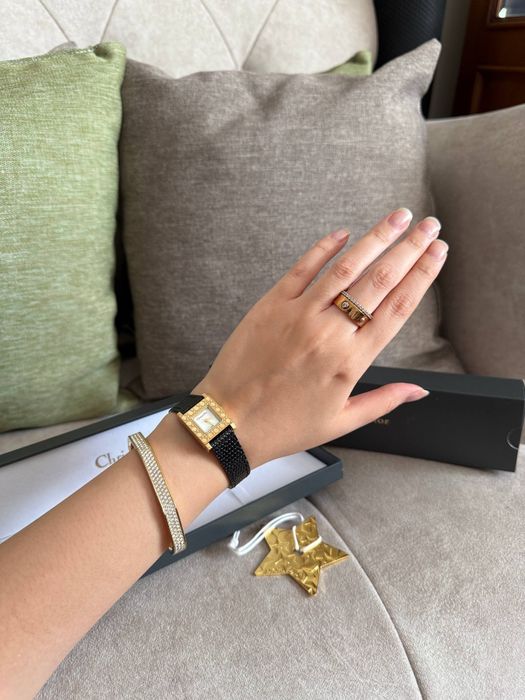 Женские часы Dior