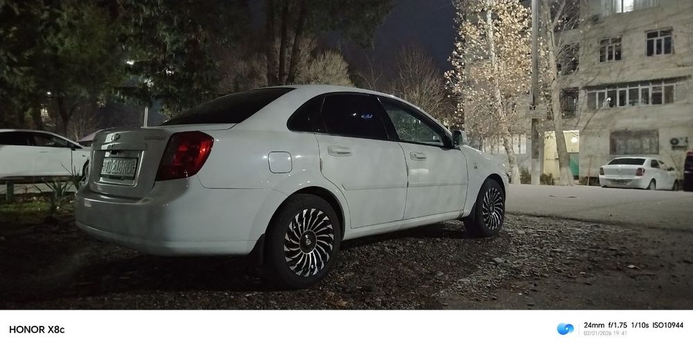 Laseti 1.6 avtomat yaxshi holatda navarotlari bor