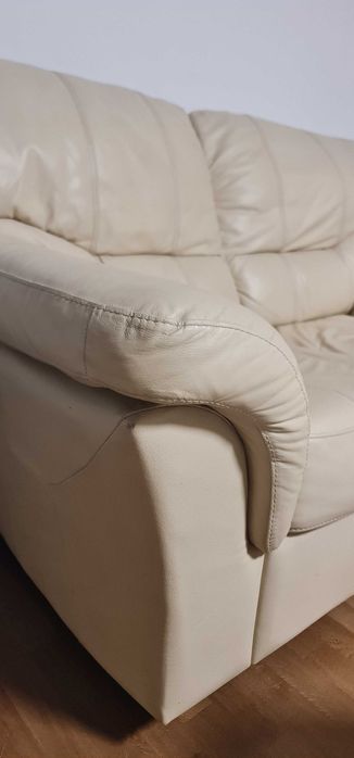2 броя дивани - естествена кожа - 2-ка и 3-ка - бежов цвят - 200 см/90см/53 см дълбочина и 150 см/90см/53 см