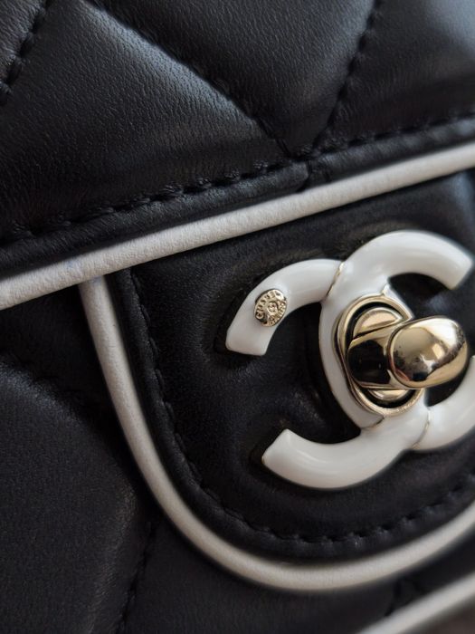 Оригинална Chanel Чанта от Естествена Агнешка Кожа Верифицирана с Чип
