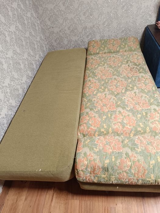 Диван.           .