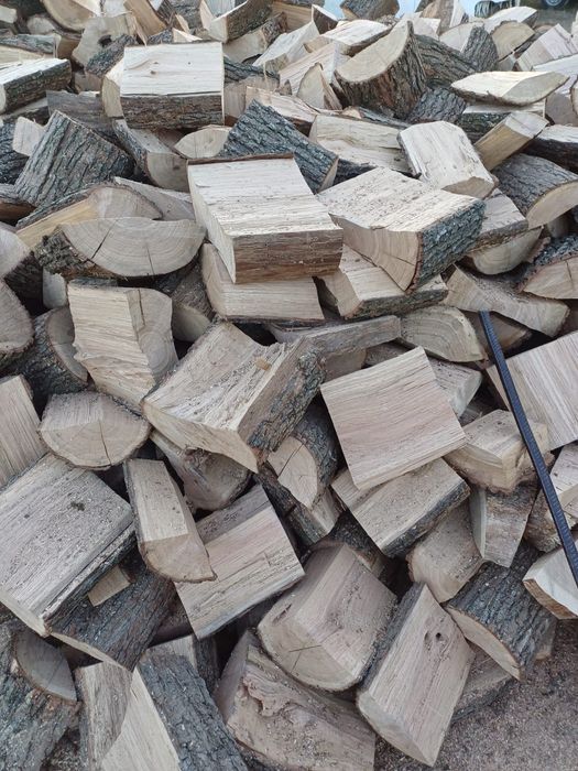 Lemn de foc stejar uscat 650 lei tona