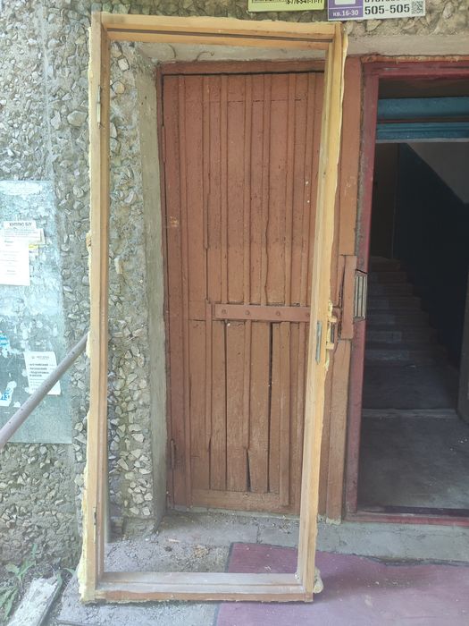 Деревянная дверь. Почти даром