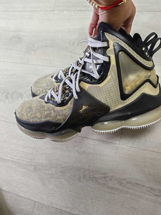 Продам кроссовки Nike оригинал