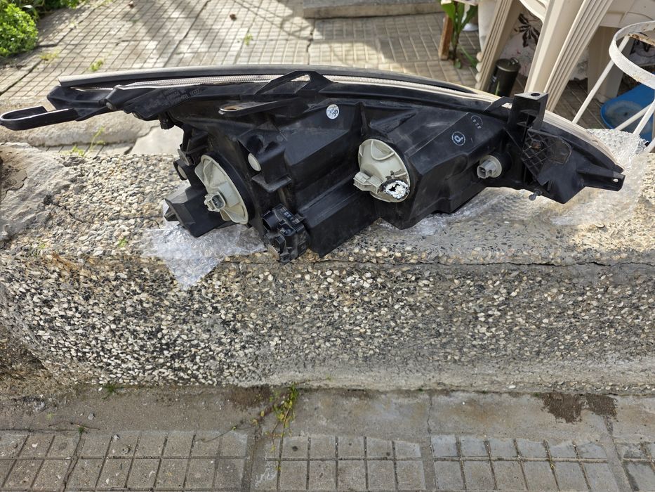 Ляв фар Mitsubishi grandis.