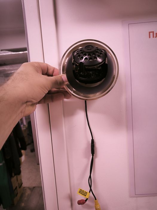 Цветна аналогова куполна камера 600TVL