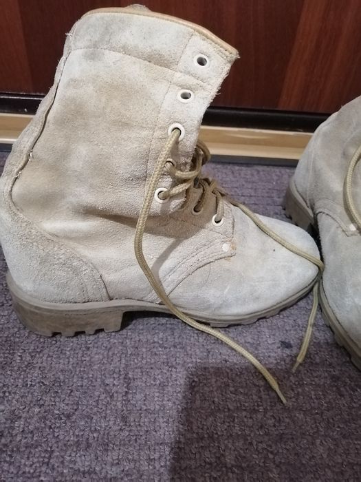 Берцы песочного цвета