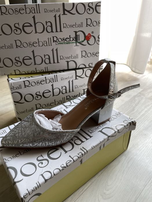 Новые босоножи для девочки