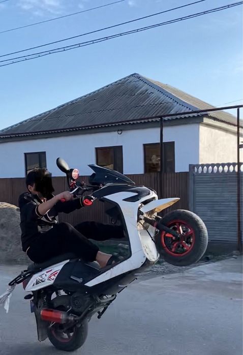 Мопед самурай Скуртер LI-YA Лия