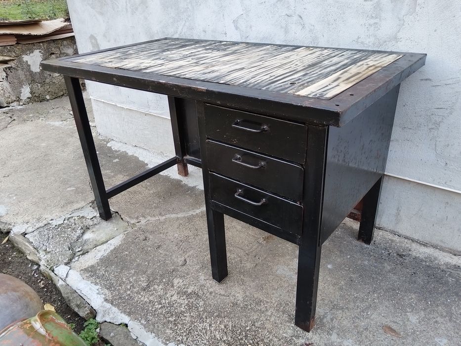 Стара Метална Масивна Работна Маса / 80кг.