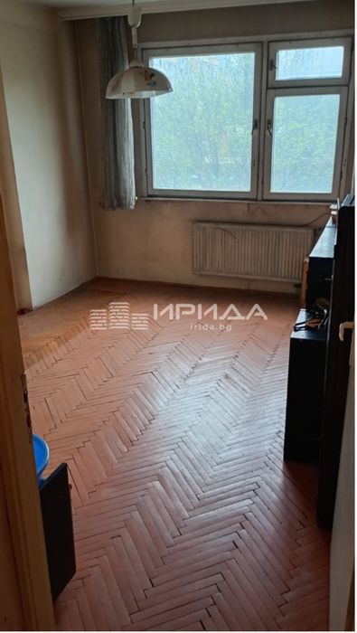 Просторен тристаен апартамент в квартал Света Троица