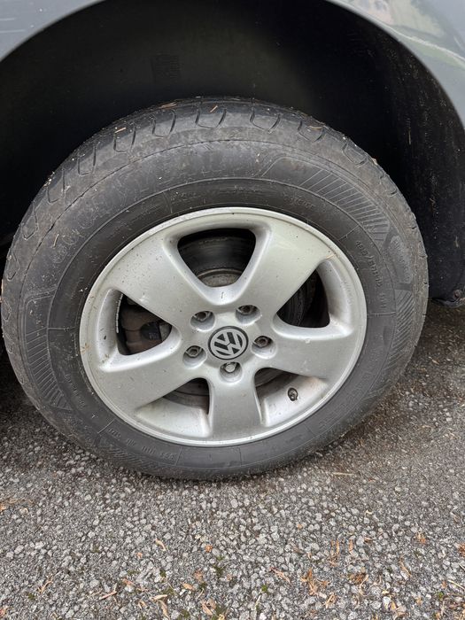 Продавам 15” лети джанти с гуми за VW