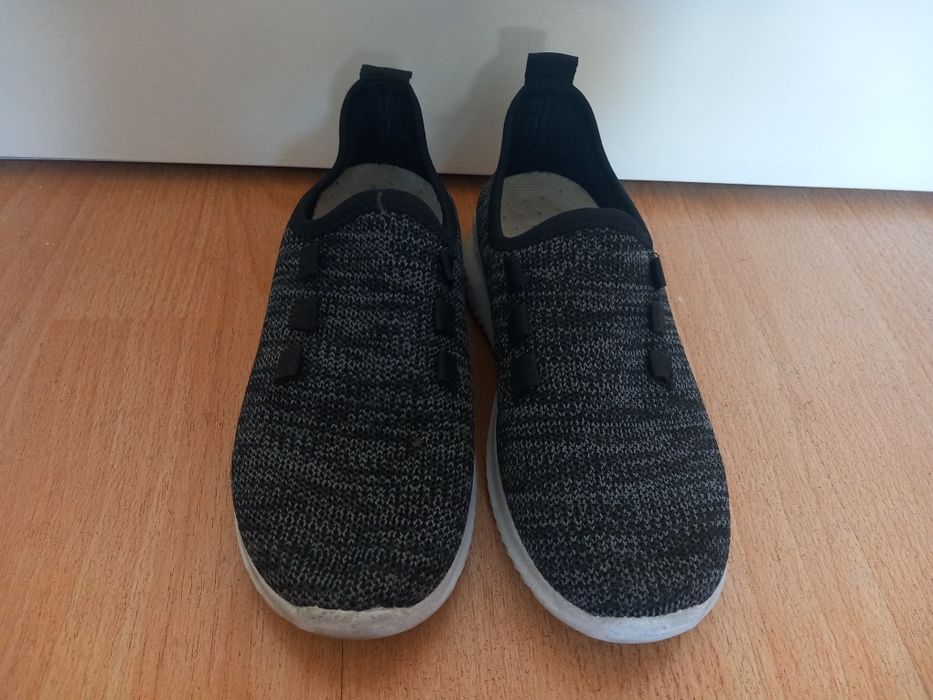 Запазени обувки подходящи за училище