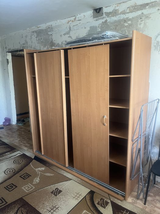 Продам Шкаф срочно