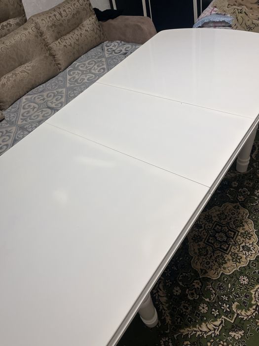 Стол для гостинной