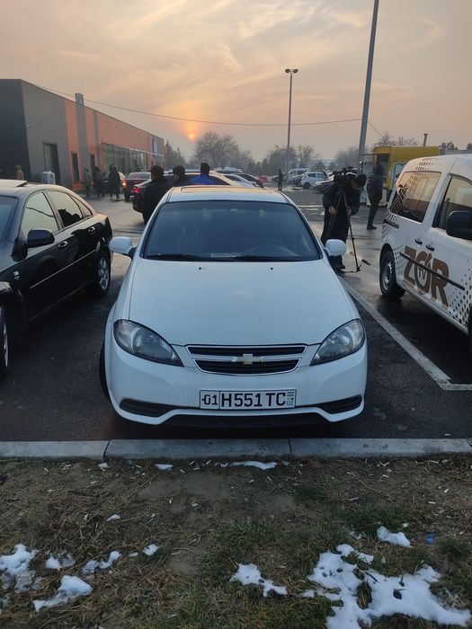 Lacetti sotiladi