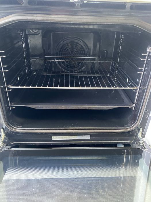 Свободностояща комбинирана готварска печка газ/  ток GORENJE 60 см.