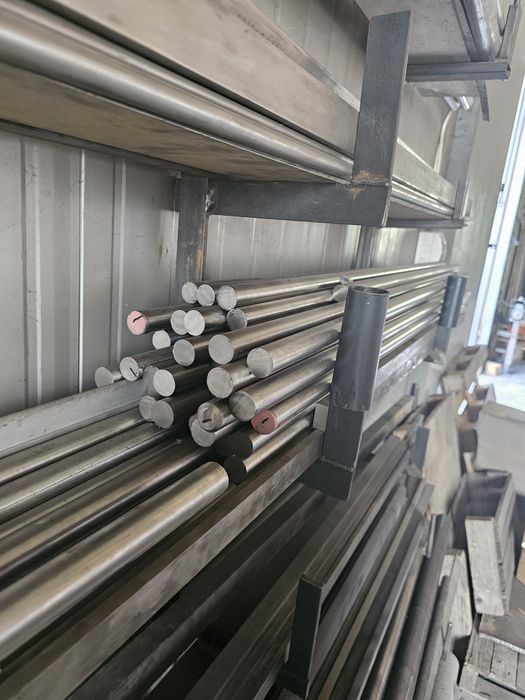 Vând bara inox fi 25