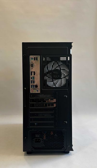 Геймърски компютър AMD Ryzen 7 5700X, ASUS TUF RX 6800XT, 32GB ram