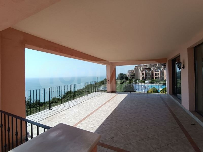 Продава се Четиристаен апартамент в с. Топола, Област Добрич - 275 кв.м за 910 €/кв.м - Снимка #2