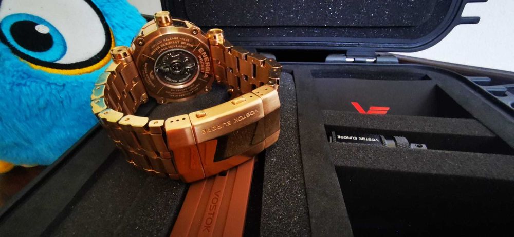 Ceas Vostok Europe Energia Rocket NH35A-575B281 tritium/rubine NOU