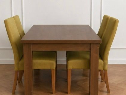 Masa dining cu 4 scaune