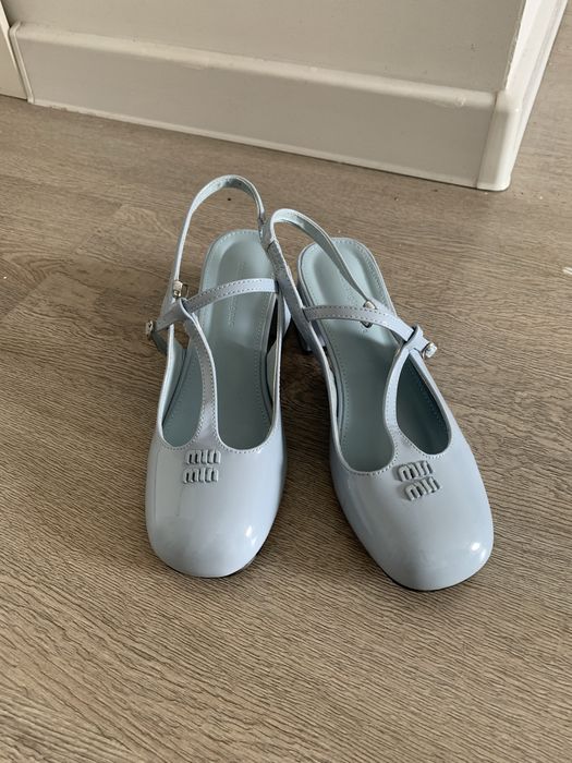 Босоножки голубые miumiu