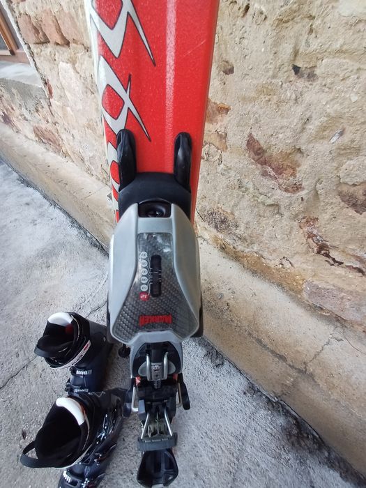 Ски, ски обувки и щеки