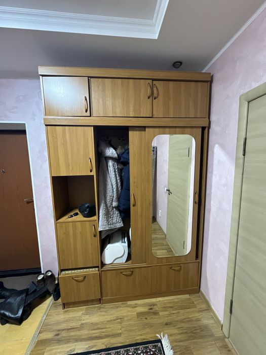 Продается шкаф-купе в прихожую в хорошем состоянии