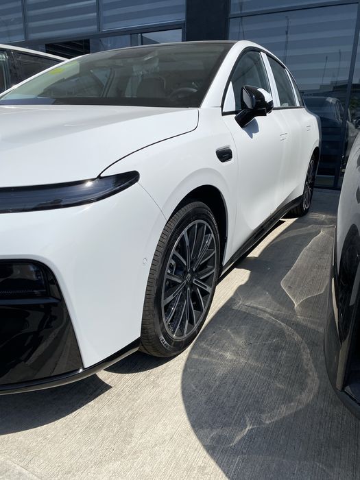 B01 full elector 650 km, oq va qora ranglarda!