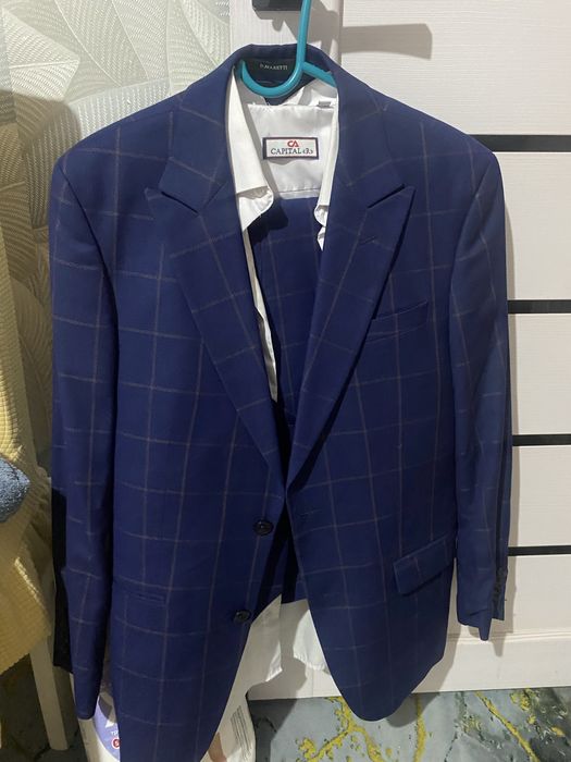 Костюм тройка, продается