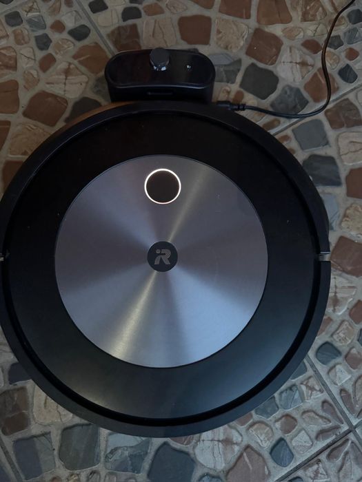 Aspirstor iRobot Roomba seria j7